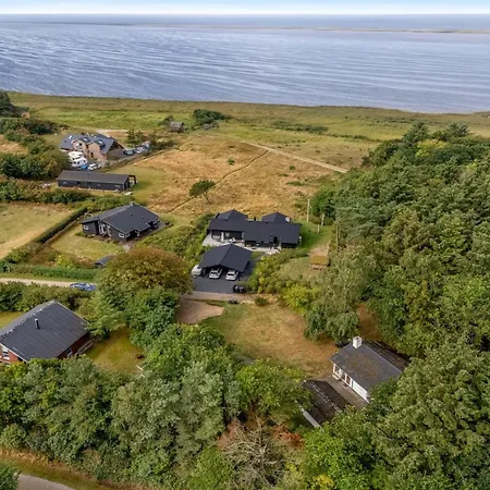 Naumka - 200m To The Fjord By Interhome *