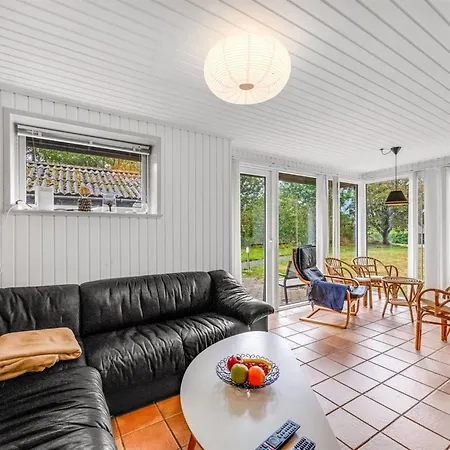 Naumka - 200m To The Fjord By Interhome *