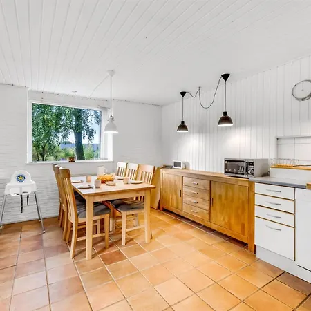 Naumka - 200m To The Fjord By Interhome *