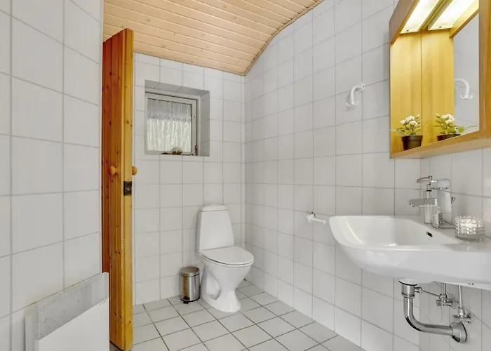 Naumka - 200m To The Fjord By Interhome *